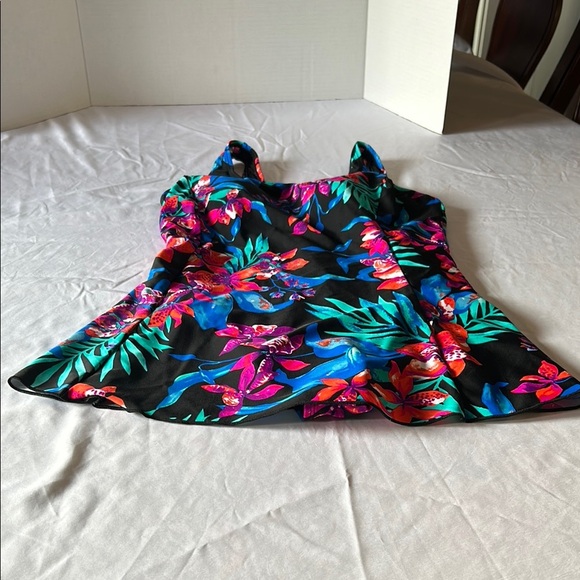 Vibrant Floral Sleeveless Blouse - Picture 1 of 10